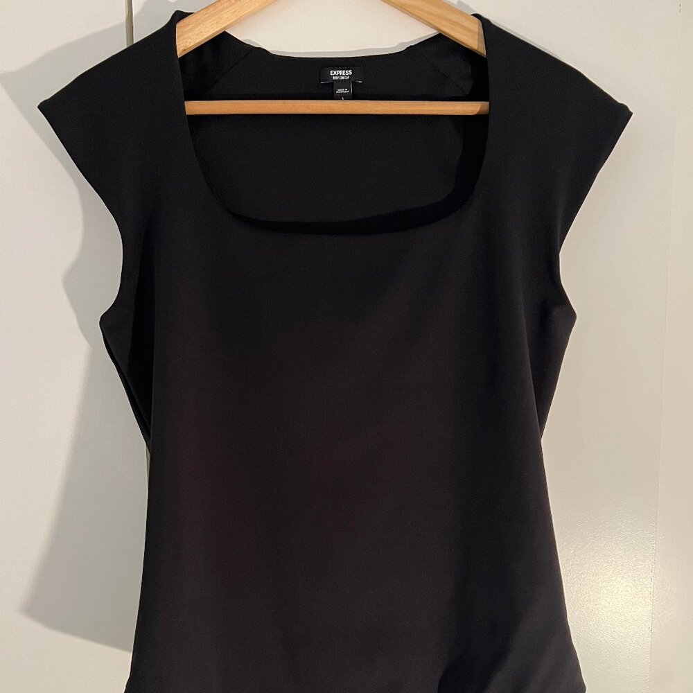 Express Body Contour High Compression Scoop Neck Cap Sleeve Bodysuit Large